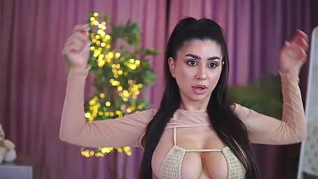 Snapshot of YemayaLuna chatting on 12.19.24 YemayaLuna online show from 12.19.24