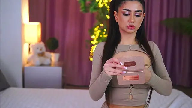 Snapshot of YemayaLuna chatting on 12.25.24 YemayaLuna online show from 12.25.24