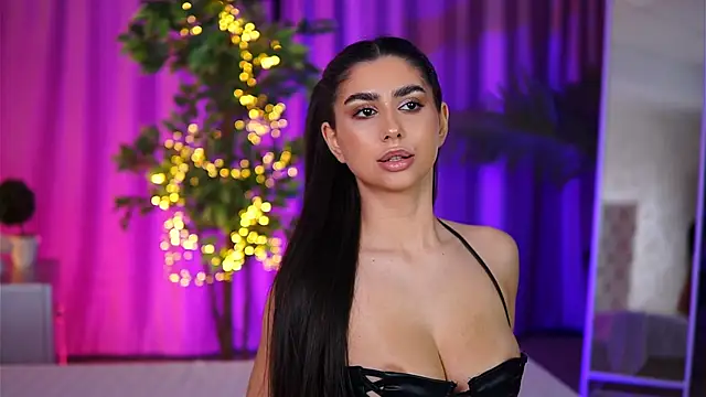 Snapshot of YemayaLuna chatting on 01.15.25 YemayaLuna online show from 01.15.25