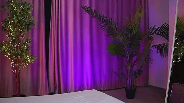 Snapshot of YemayaLuna chatting on 02.21.25 YemayaLuna online show from 02.21.25