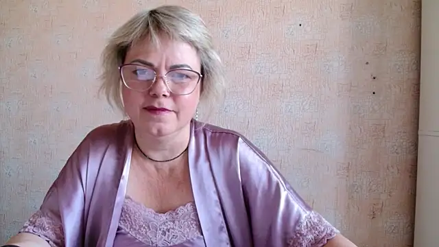 Snapshot of sweetsunset11 chatting on 09.24.25 sweetsunset11 online show from 09.24.25