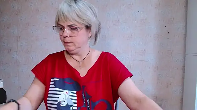 Snapshot of sweetsunset11 chatting on 10.18.25 sweetsunset11 online show from 10.18.25