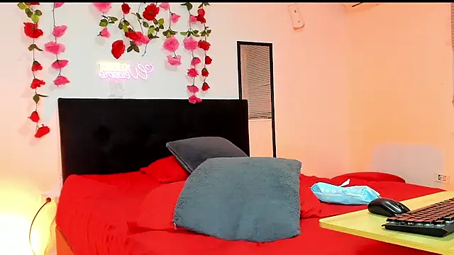 Snapshot of AlanaParker6_ chatting on 12.30.24 AlanaParker6  online show from 12.30.24