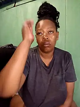 curvyloneah75 online show from 04.23.26