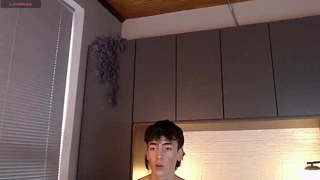 Snapshot of MattiDeLuca chatting on 12.26.24 MattiDeLuca online show from 12.26.24