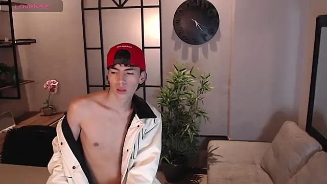 Snapshot of MattiDeLuca chatting on 12.27.24 MattiDeLuca online show from 12.27.24