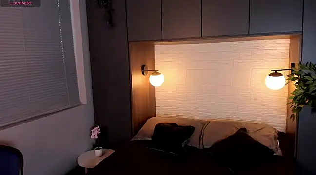 Snapshot of MattiDeLuca chatting on 12.31.24 MattiDeLuca online show from 12.31.24