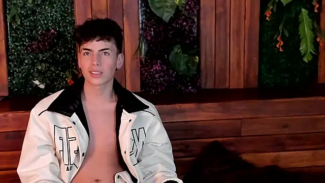 Snapshot of MattiDeLuca chatting on 01.16.25 MattiDeLuca online show from 01.16.25