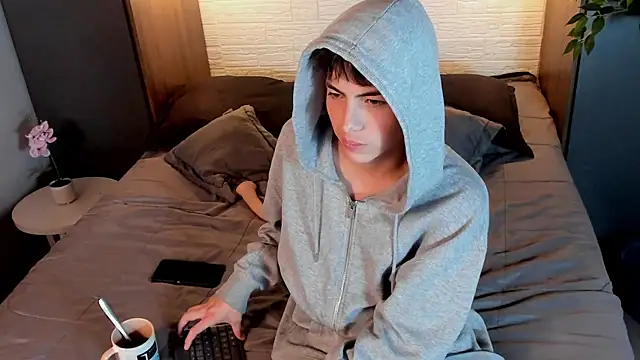 Snapshot of MattiDeLuca chatting on 01.16.25 MattiDeLuca online show from 01.16.25