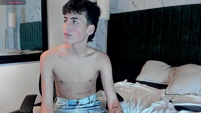 Snapshot of MattiDeLuca chatting on 01.24.25 MattiDeLuca online show from 01.24.25