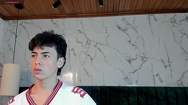 Snapshot of MattiDeLuca chatting on 01.31.25 MattiDeLuca online show from 01.31.25