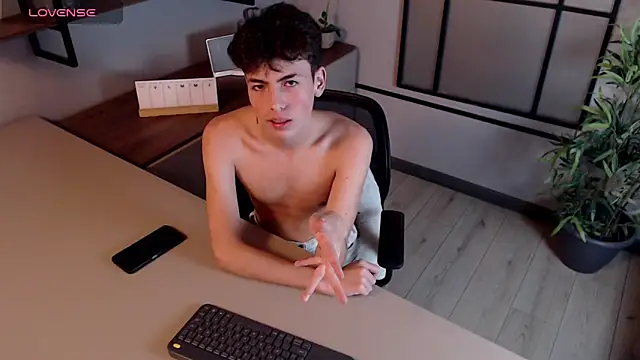 Snapshot of MattiDeLuca chatting on 02.03.25 MattiDeLuca online show from 02.03.25