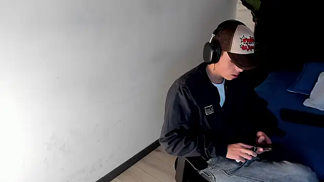 Snapshot of MattiDeLuca chatting on 02.07.25 MattiDeLuca online show from 02.07.25