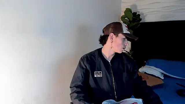 Snapshot of MattiDeLuca chatting on 02.07.25 MattiDeLuca online show from 02.07.25