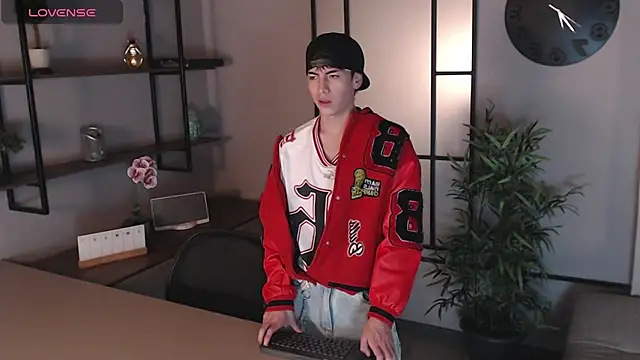 Snapshot of MattiDeLuca chatting on 02.12.25 MattiDeLuca online show from 02.12.25