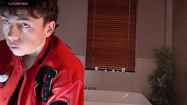 Snapshot of MattiDeLuca chatting on 02.13.25 MattiDeLuca online show from 02.13.25