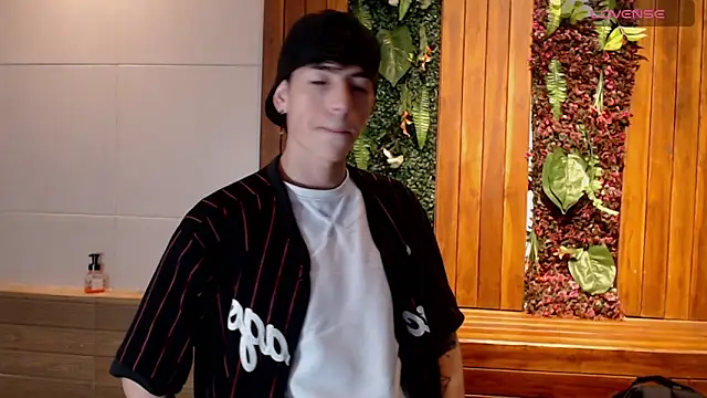 Snapshot of MattiDeLuca chatting on 02.17.25 MattiDeLuca online show from 02.17.25