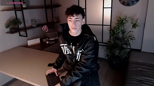 Snapshot of MattiDeLuca chatting on 02.24.25 MattiDeLuca online show from 02.24.25