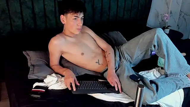 Snapshot of MattiDeLuca chatting on 02.26.25 MattiDeLuca online show from 02.26.25