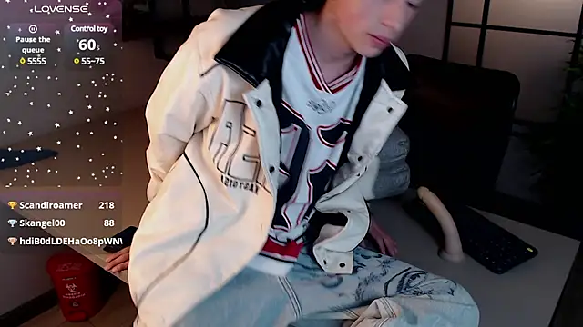 Snapshot of MattiDeLuca chatting on 02.27.25 MattiDeLuca online show from 02.27.25