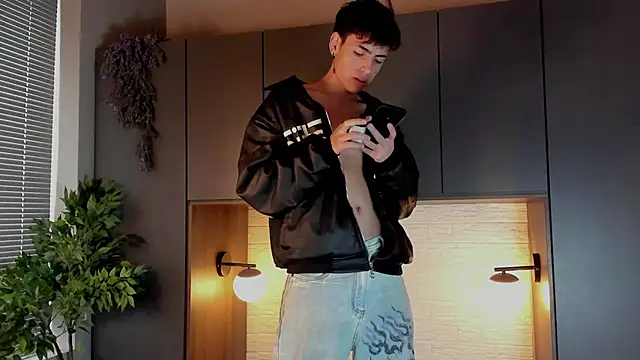 Snapshot of MattiDeLuca chatting on 03.15.25 MattiDeLuca online show from 03.15.25