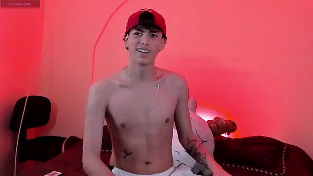 Snapshot of MattiDeLuca chatting on 10.02.25 MattiDeLuca online show from 10.02.25