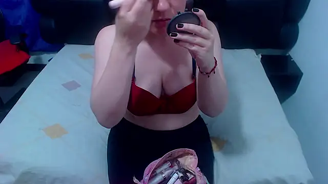 Snapshot of XxMiaSexxyHotxX chatting on 10.01.25 XxMiaSexxyHotxX online show from 10.01.25