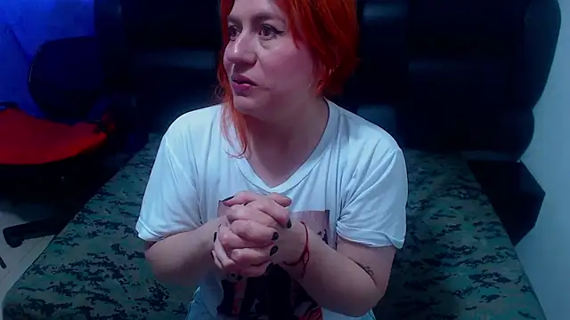 Snapshot of XxMiaSexxyHotxX chatting on 10.16.25 XxMiaSexxyHotxX online show from 10.16.25