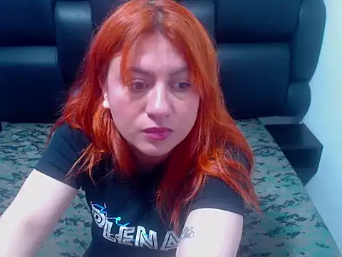 Snapshot of XxMiaSexxyHotxX chatting on 10.17.25 XxMiaSexxyHotxX online show from 10.17.25