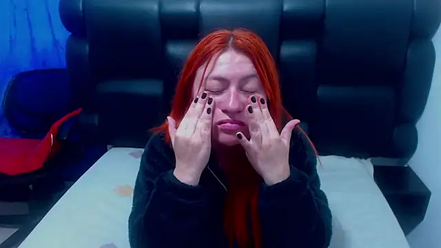 Snapshot of XxMiaSexxyHotxX chatting on 11.19.25 XxMiaSexxyHotxX online show from 11.19.25