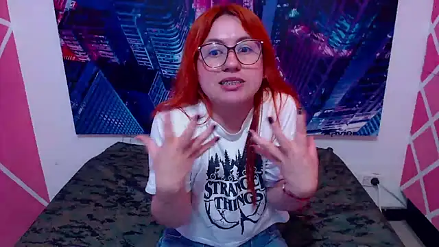 Snapshot of XxMiaSexxyHotxX chatting on 11.28.25 XxMiaSexxyHotxX online show from 11.28.25