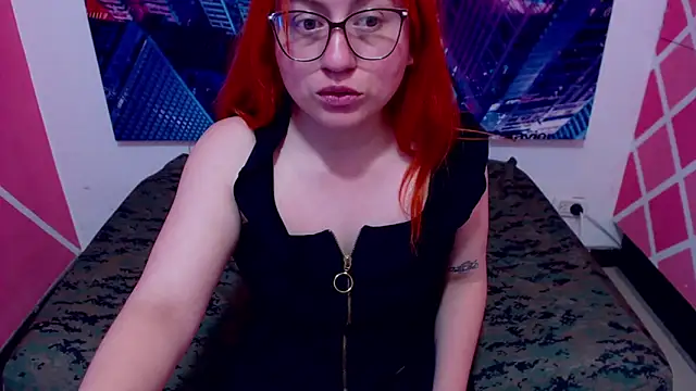 Snapshot of XxMiaSexxyHotxX chatting on 12.01.25 XxMiaSexxyHotxX online show from 12.01.25