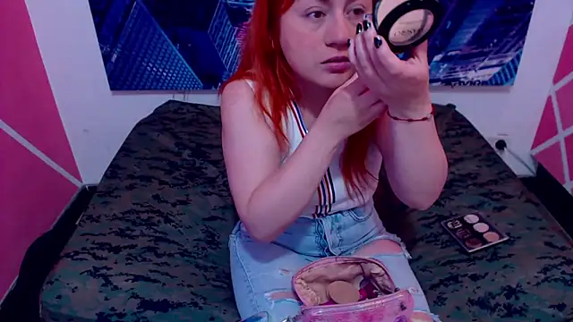 Snapshot of XxMiaSexxyHotxX chatting on 12.04.25 XxMiaSexxyHotxX online show from 12.04.25