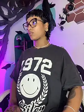 Snapshot of LollaByer chatting on 10.24.25 LollaByer online show from 10.24.25