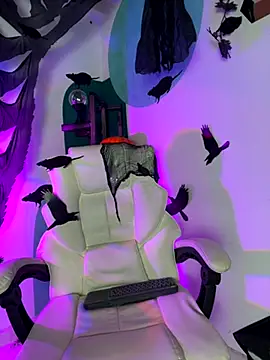 Snapshot of LollaByer chatting on 10.26.25 LollaByer online show from 10.26.25