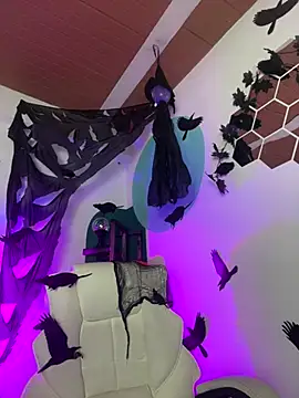 Snapshot of LollaByer chatting on 10.27.25 LollaByer online show from 10.27.25