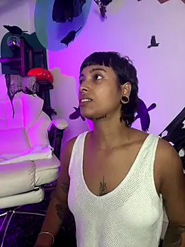 Snapshot of LollaByer chatting on 10.30.25 LollaByer online show from 10.30.25