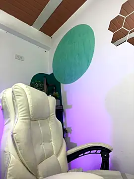 Snapshot of LollaByer chatting on 11.15.25 LollaByer online show from 11.15.25