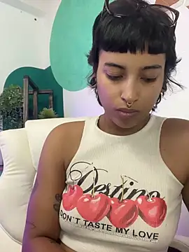 Snapshot of LollaByer chatting on 11.19.25 LollaByer online show from 11.19.25