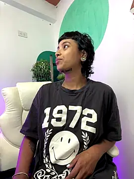 Snapshot of LollaByer chatting on 11.23.25 LollaByer online show from 11.23.25