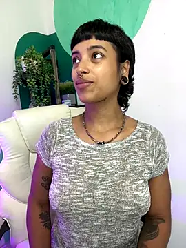 Snapshot of LollaByer chatting on 11.26.25 LollaByer online show from 11.26.25