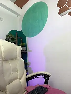 Snapshot of LollaByer chatting on 11.30.25 LollaByer online show from 11.30.25