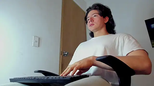 AngelBennet  online show from 12.02.25