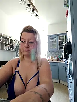 Lillyloo  online show from 03.10.25