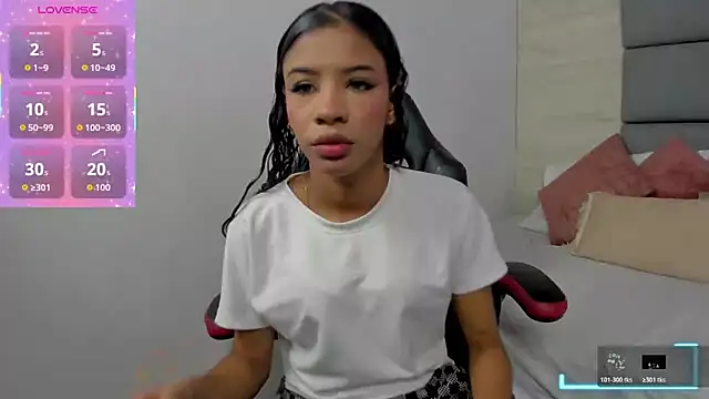 Snapshot of AshleyHill2 chatting on 10.25.25 AshleyHill2 online show from 10.25.25