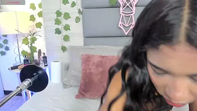 Snapshot of AshleyHill2 chatting on 11.04.25 AshleyHill2 online show from 11.04.25