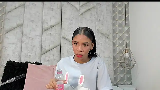 Snapshot of AshleyHill2 chatting on 12.15.25 AshleyHill2 online show from 12.15.25