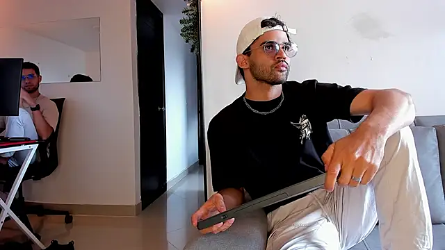 andrewChris  online show from 12.15.25