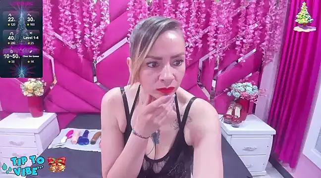 Snapshot of alaha_evans chatting on 12.27.24 alaha evans online show from 12.27.24
