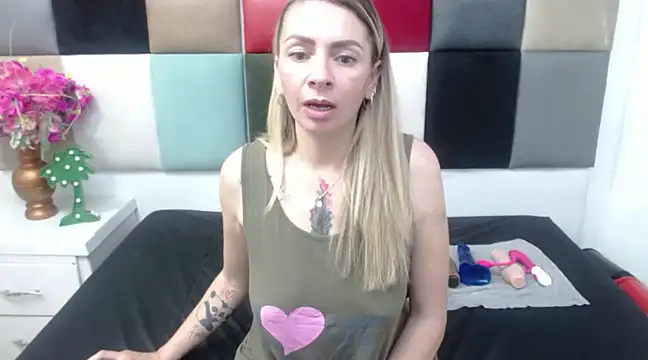 Snapshot of alaha_evans chatting on 01.11.25 alaha evans online show from 01.11.25